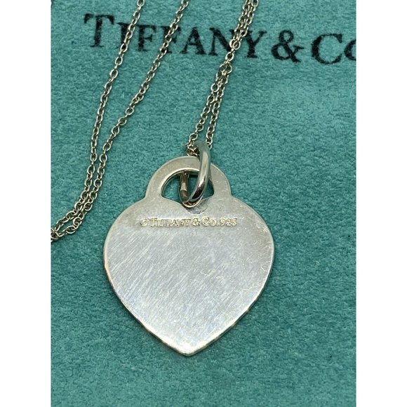 Return to Tiffany & Co. Green Enamel Font/Writing Heart Charm Sterling Silver - Picture 8 of 8